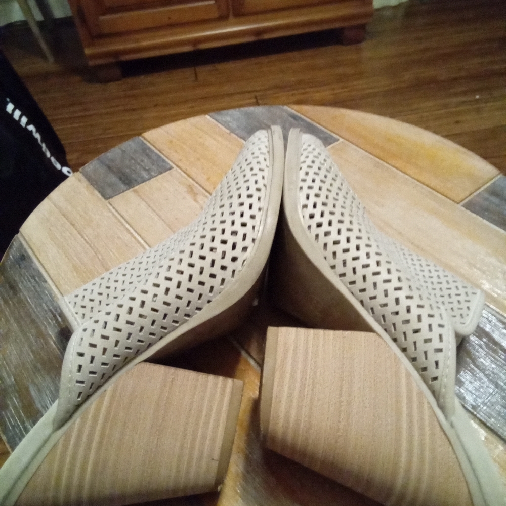 DV by Dolce Vita Women's Perforated Tan Kenli Heeled Mules Size 8. 3 3/4" Heel - Picture 11 of 13
